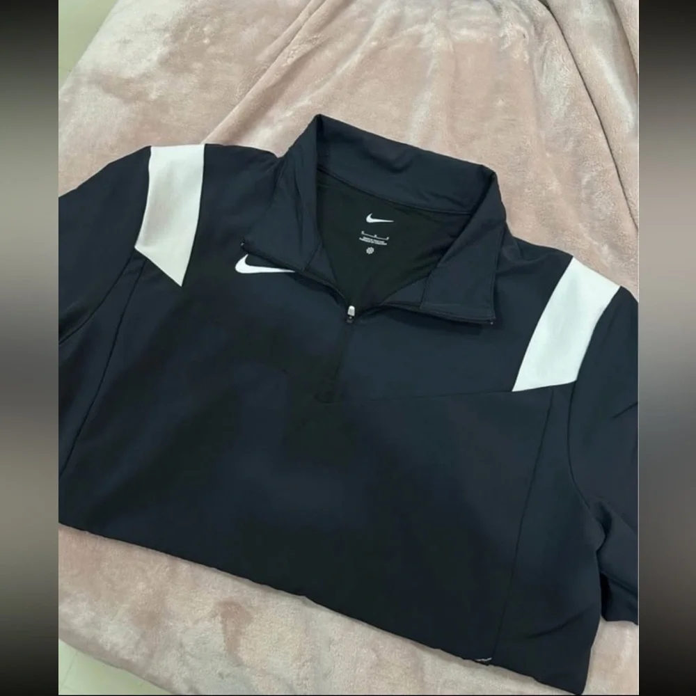 Nike Mens Short Sleeve Windbreaker